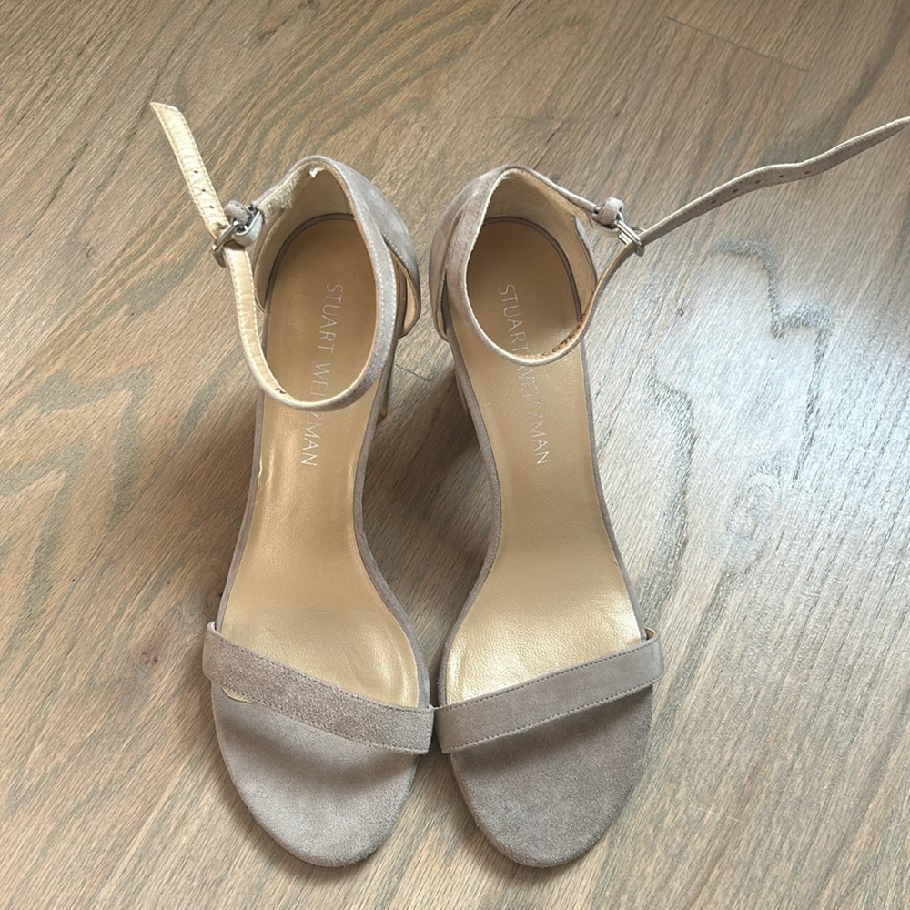 NWT Stuart Weitzman Nearly Nude Heels